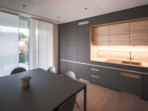 Huber Zahnärzte, Sins