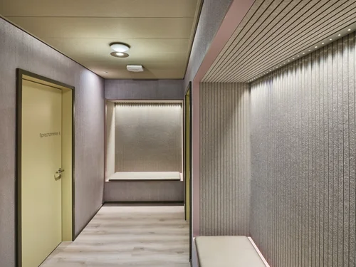 blendfreie praxisbeleuchtung mit linsenoptik