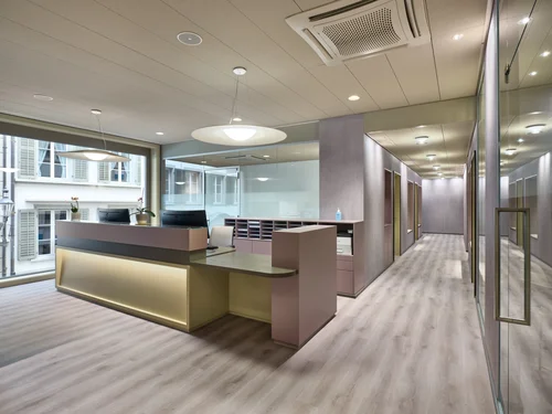 praxisbeleuchtung im empfangsbereich